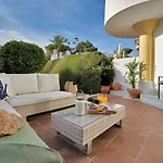 Private Garden Oasis Bbq, Pool, Walk To