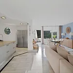 Private Garden Oasis Bbq, Pool, Walk To