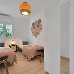 Apartment Private Garden Oasis Bbq, Pool, Walk To *